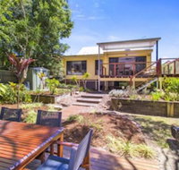 CABARITA BEACH BLISS HOLIDAY HOME on the LAKE