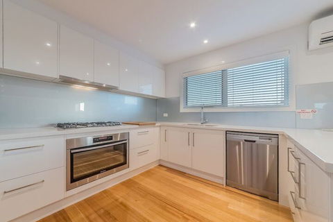 7 Boardwalk Lakeside In Cowes - Accommodation Broadbeach 2