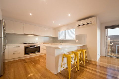 7 Boardwalk Lakeside In Cowes - Accommodation Broadbeach 3