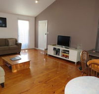 5 Little Penguin Cottage in Cowes - Accommodation Broadbeach