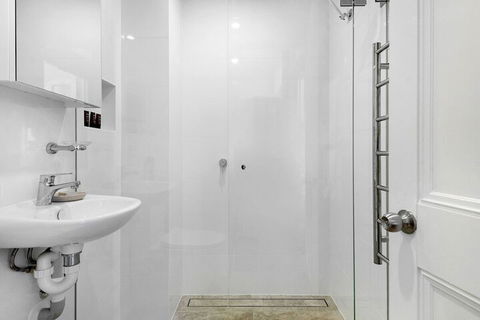 Coachhouse On The Beach - Accommodation Broadbeach 2