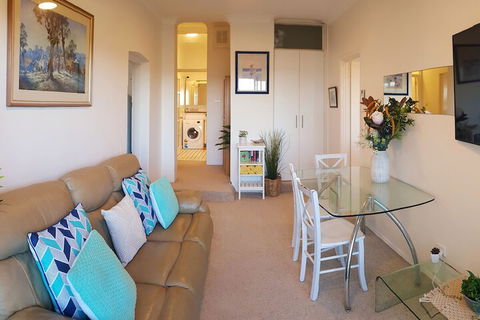 Coachhouse On The Beach - Accommodation Broadbeach 1