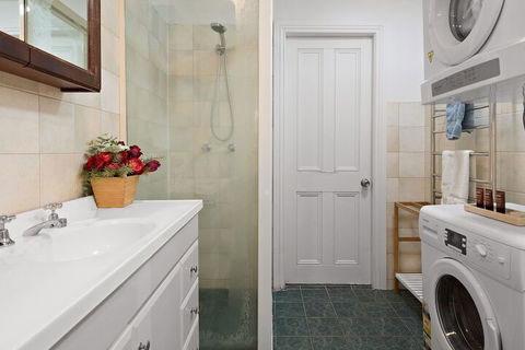 Coachhouse On The Beach - Accommodation Broadbeach 4