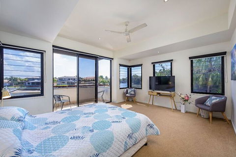 Gold Coast Stunning Waterfront Retreat By Hostrelax - Accommodation Broadbeach 6
