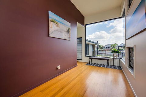 Gold Coast Stunning Waterfront Retreat By Hostrelax - Accommodation Broadbeach 2
