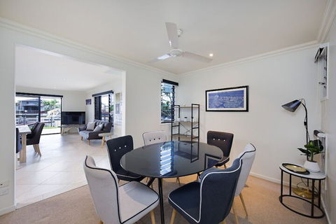 Gold Coast Stunning Waterfront Retreat By Hostrelax - Accommodation Broadbeach 5