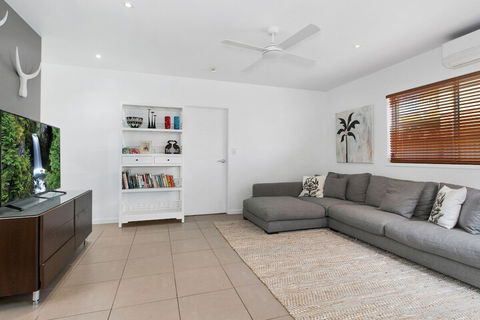 BEACH HOUSE On PEARL - Accommodation Broadbeach 2