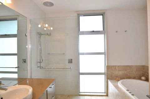 LA MER Centrally Located Free Wifi - Accommodation Broadbeach 6