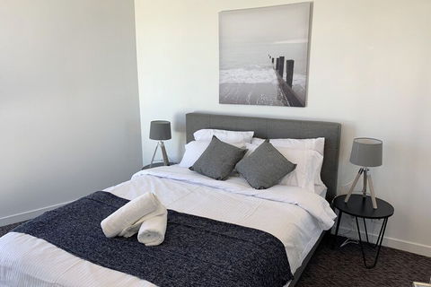 JC Water View Apartment On La Trobe - Accommodation Broadbeach 3