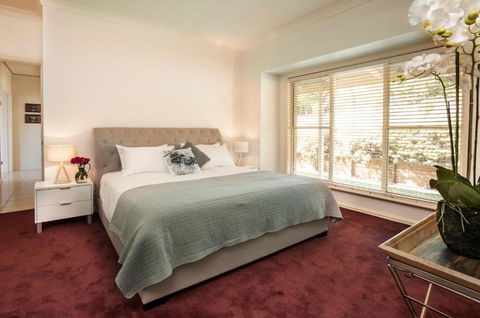 Emerald Lodge - Accommodation Broadbeach 2
