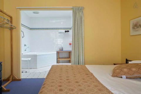 Cottages For Two - Accommodation Broadbeach 7