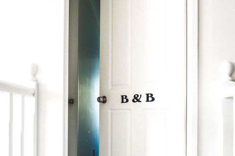 Anne's Waterfront Haven B&B - Accommodation Broadbeach 1