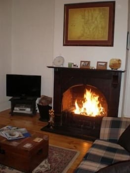 Brown's House Bed And Breakfast - Accommodation Broadbeach 2