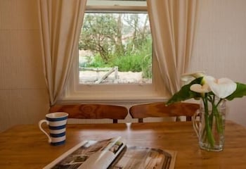 Brown's House Bed And Breakfast - Accommodation Broadbeach 4