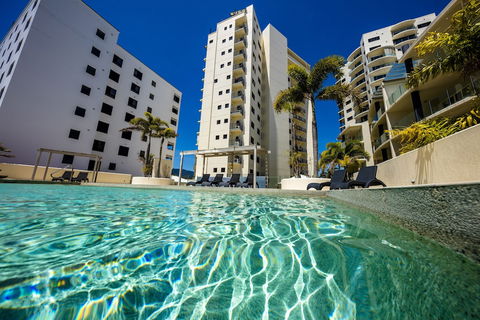 Jack & Newell Holiday Apartments - Accommodation Broadbeach 4