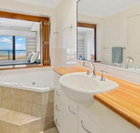 Luxury Beach Unit Dolphin Heads - Accommodation Broadbeach