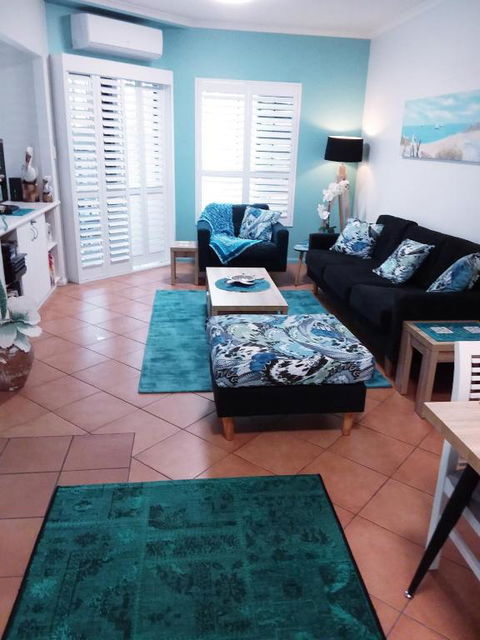 Jackies Holiday Apartment - Accommodation Broadbeach 4