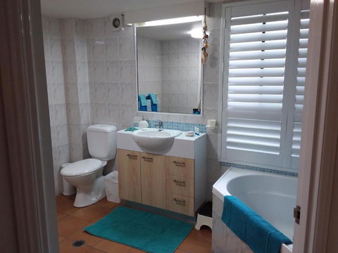 Jackies Holiday Apartment - Accommodation Broadbeach 6