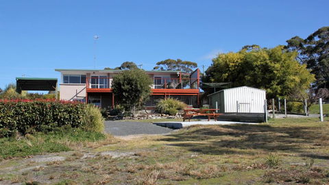 BAY Of FIRES SEACHANGE Ocean Frontage - Accommodation Broadbeach 6