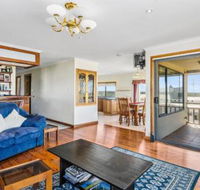 Rocks Retreat House with Sea Views - Accommodation Broadbeach