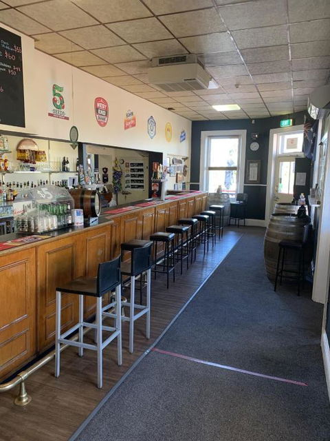 Commercial Hotel Morgan - Accommodation Broadbeach 3