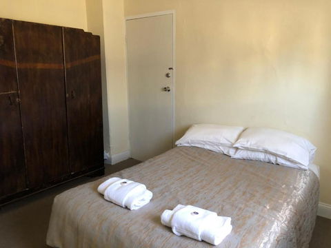 Commercial Hotel Morgan - Accommodation Broadbeach 2