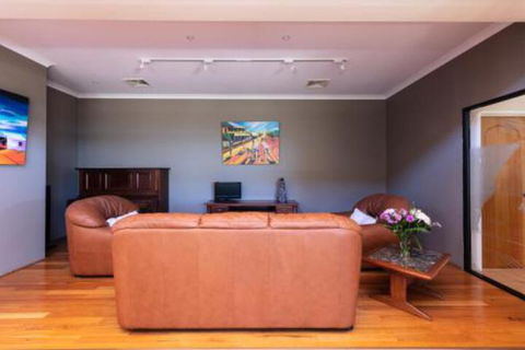 Maidstone Executive Residence - Accommodation Broadbeach 5