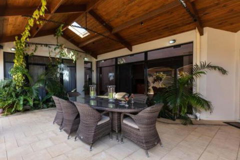 Maidstone Executive Residence - Accommodation Broadbeach 0