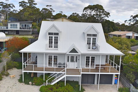 Monterey Bay Of Fires - Accommodation Broadbeach 1