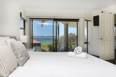 BEACHSIDE MANOR Walk To The Beach - Accommodation Broadbeach 3