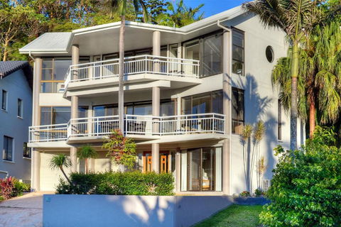 BEACHSIDE MANOR Walk To The Beach - Accommodation Broadbeach 4