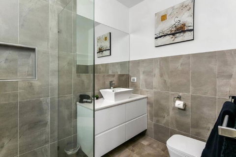 BENGALEE EXECUTIVE TOWNHOUSE MODERN & STYLISH - Accommodation Broadbeach 1