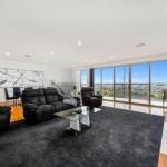 BENGALEE EXECUTIVE TOWNHOUSE MODERN & STYLISH - Accommodation Broadbeach 0