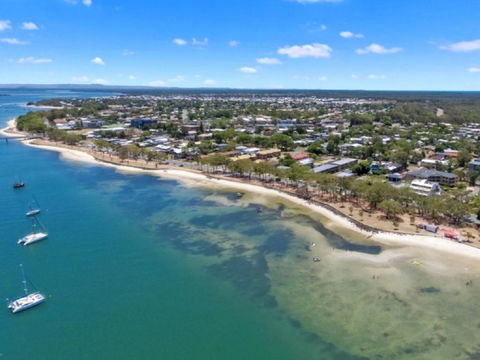 Woorim Secluded Palms Villa - Accommodation Broadbeach 3