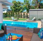 Emerald coastal walk swimming pool pet friendly - Accommodation Broadbeach