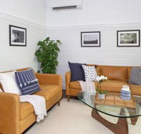 Ocean Mist Cottage across from pet friendly beach - Accommodation Broadbeach