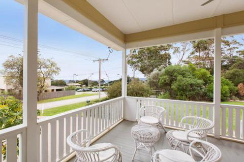 BEACHSIDE GETAWAY DROMANA - Accommodation Broadbeach 1