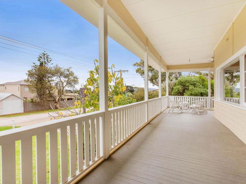 BEACHSIDE GETAWAY DROMANA - Accommodation Broadbeach 5