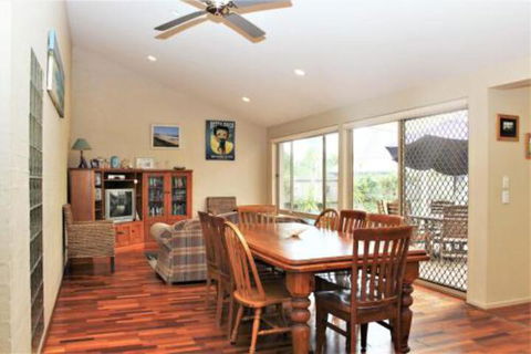 BEACHSIDE VILLA 2 - Accommodation Broadbeach 0