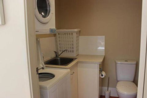 BEACHSIDE VILLA 2 - Accommodation Broadbeach 7