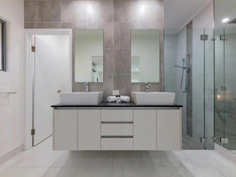 CANOPY HOUSE At PALM COVE - Accommodation Broadbeach 2