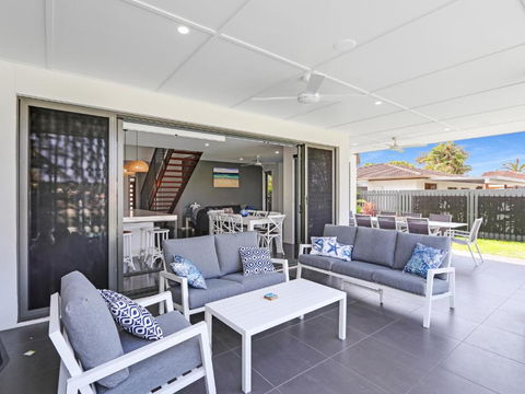 WATERFRONT HOME BORDERING MOOLOOLABA - Accommodation Broadbeach 3