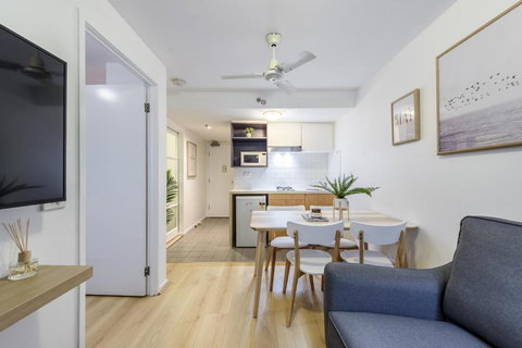 WOW Apartment On Flinders - Accommodation Broadbeach 5