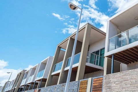 The Cove At New Port Pool Spa Sauna Gym & More - Accommodation Broadbeach 7