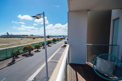 The Cove At New Port Pool Spa Sauna Gym & More - Accommodation Broadbeach 2
