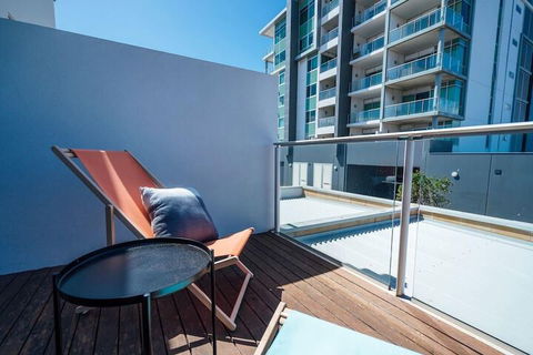 The Cove At New Port Pool Spa Sauna Gym & More - Accommodation Broadbeach 6