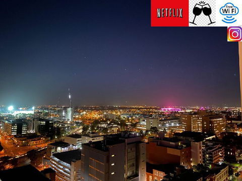 LOCATION LOCATION CITY VIEWS NETFLIX WIFI WINE - Accommodation Broadbeach 2