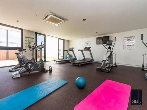 LOCATION LOCATION CITY VIEWS NETFLIX WIFI WINE - Accommodation Broadbeach 3