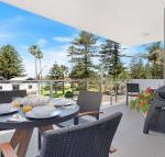 Bathers at the Beach across from Surf Beach - Accommodation Broadbeach