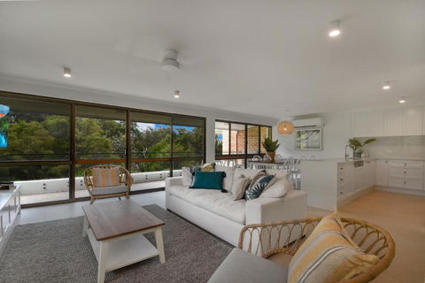 BEAUTIFULLY RENOVATED OCEANSIDE APARTMENT Lamer 9 - Accommodation Broadbeach 5